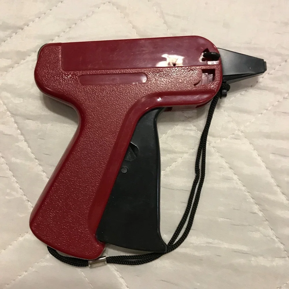 New Garment CLOTHING PRICE LABEL TAGGING TAG TAGGER GUN WITH BARBS